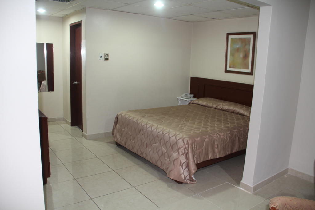 جواياكيل Hotel La Torre المظهر الخارجي الصورة